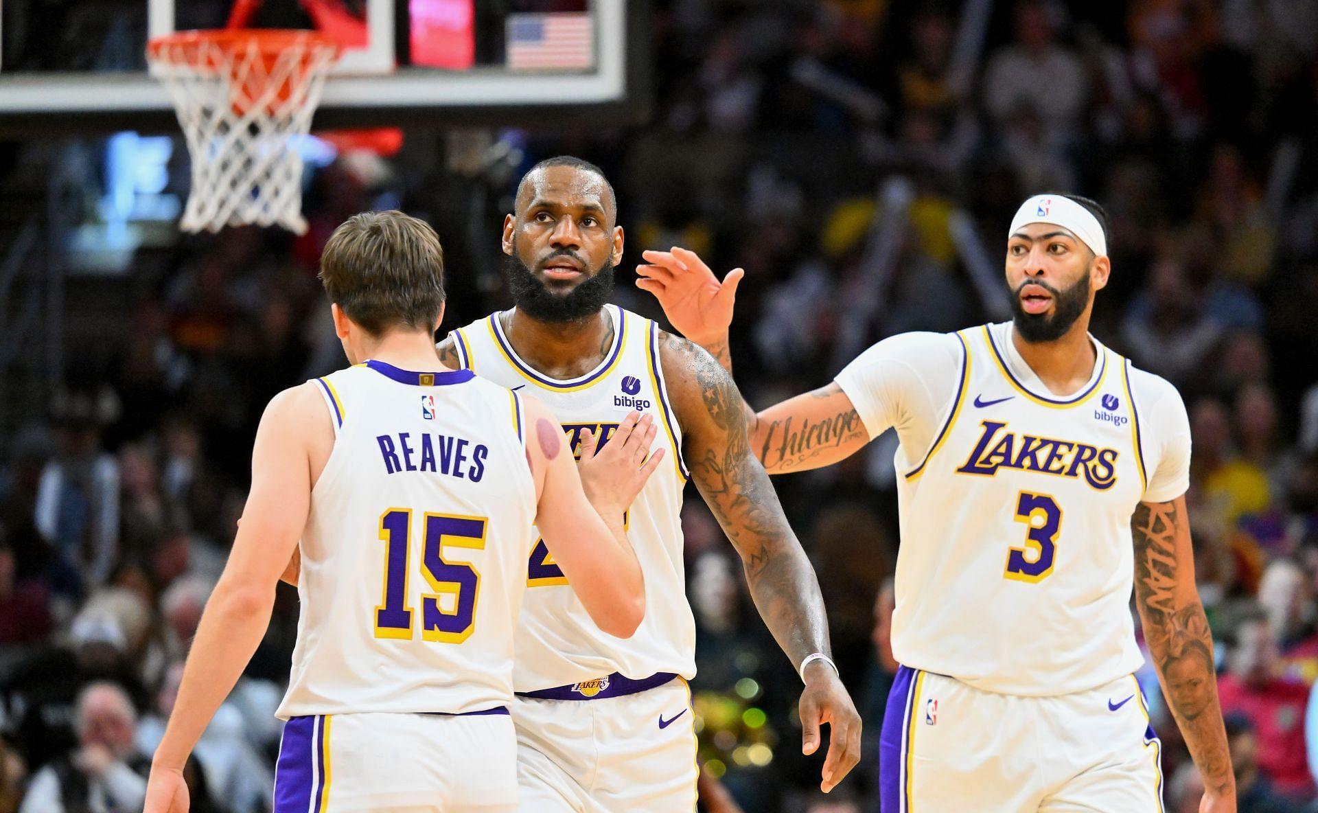 英雄联盟竞猜-球队之争：火箭队对阵湖人队展开角逐(火箭队与湖人队比赛录像回放)